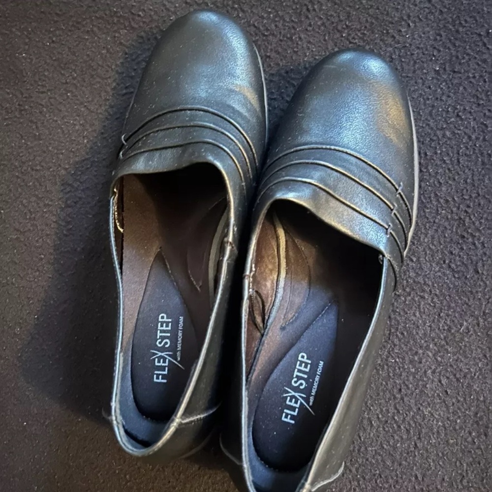 Women’s Flex Step with Memory Foam Black Shoes 8M